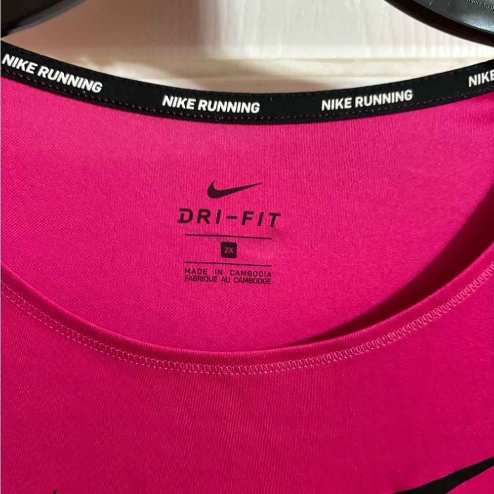Nike Dri-Fit Running Tee in Pink - Picture 2 of 3